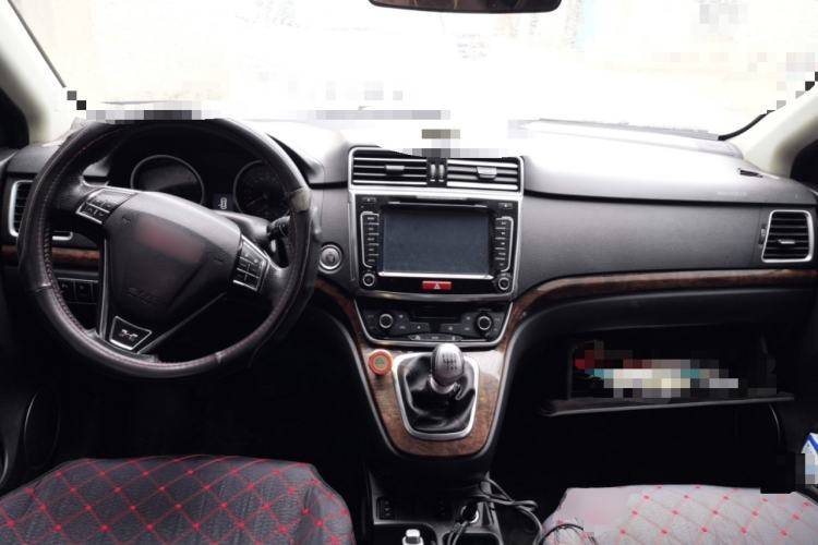 Used Haval H6 2015 Revised Version Sport Edition 1.5T Manual Transmission Two-Wheel Drive Elite Grade Center Console