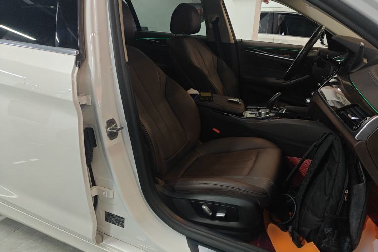 Used BMW 5 Series 2020 525Li Luxury Package Right Front Seat