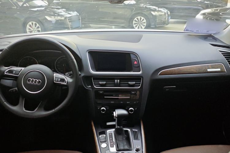 Used Audi Q5 2016 40 TFSI Comfort Model Interior 1