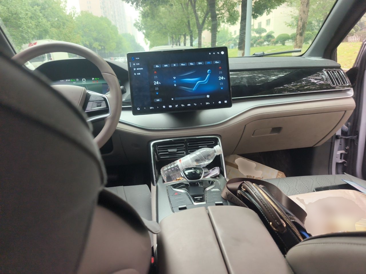 BYD Tang New Energy 2024 DM-i Glory Edition 112KM Flagship Model — снимка 9