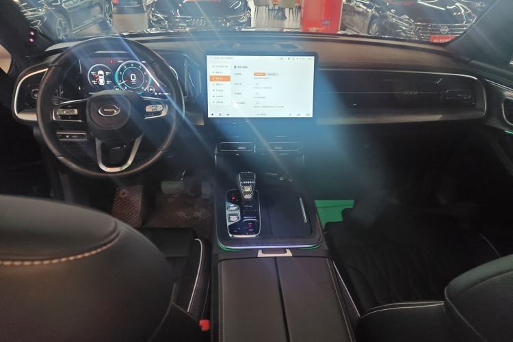 Used GAC Trumpchi GS8 2024 Linghang Series 2.0 TGDI Two-Wheel Drive Luxury Smart Connectivity Version Center Console