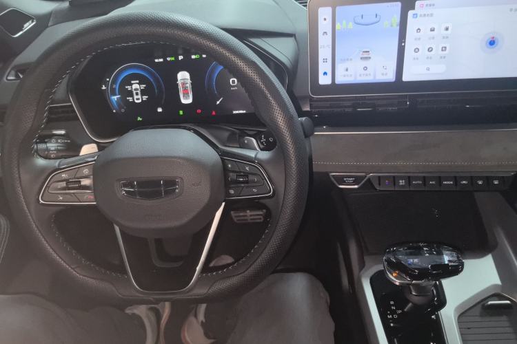Used Geely Auto Preface 2023 2.0TD "Only This Verdant Green" Edition Center Console