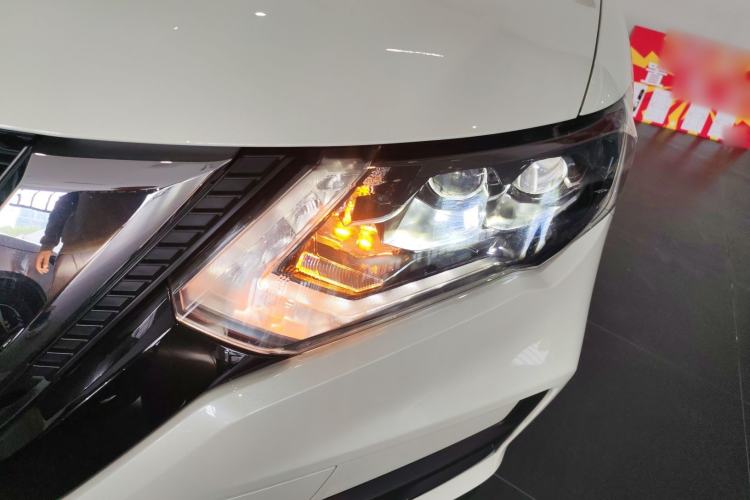 Used Nissan X-Trail 2025 Honor 2.0L Two-Wheel Drive Leading Edition Left Front Headlight