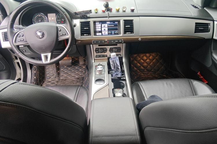 Used Jaguar XF 2015 XF 2.0T Prestige Edition Center Console