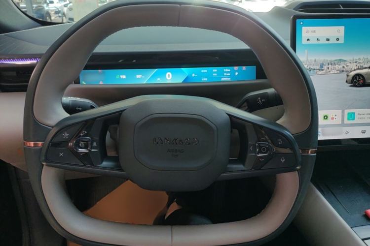 Used Lynk & Co Z10 2025 95 kWh 766 km Range Rear-Wheel Drive Max Steering Wheel