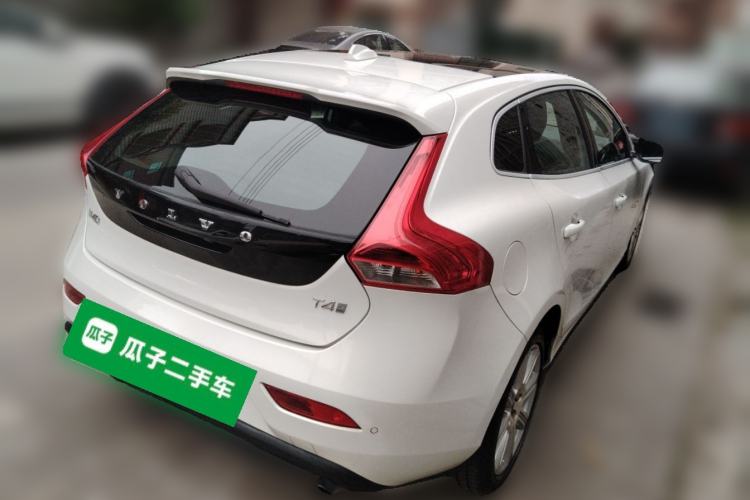 Used Volvo V40 2017 T4 Smart Luxury Edition

