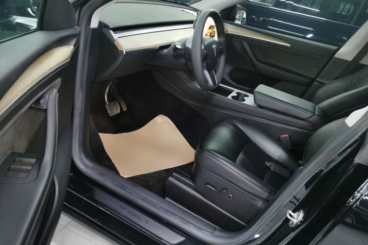 Used Tesla Model Y 2022 Long-Range All-Wheel-Drive Version Driver Seat