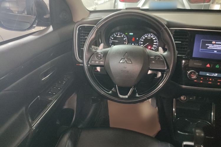 Used Mitsubishi Outlander 2016 2.4L 4x4 Luxury Edition 7-Seater