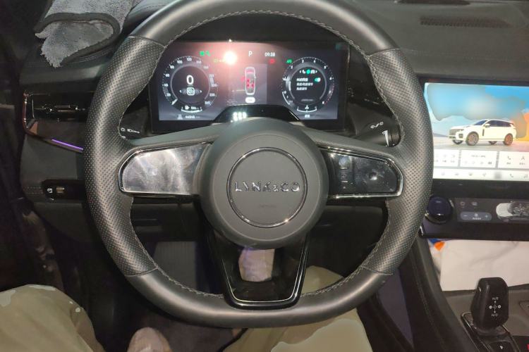 Used Lynk & Co 09 2021 2.0T Halo Six-Seater Steering Wheel
