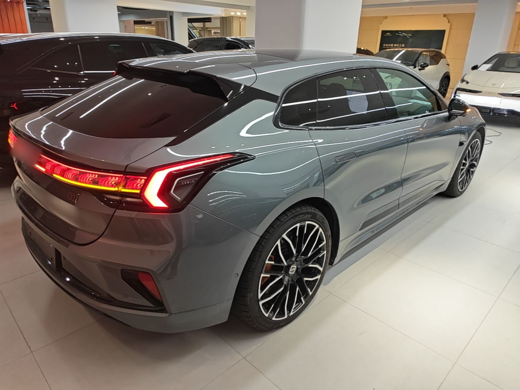 Zeekr 001 2025 YOU Edition 100 kWh All-Wheel Drive — снимка 6