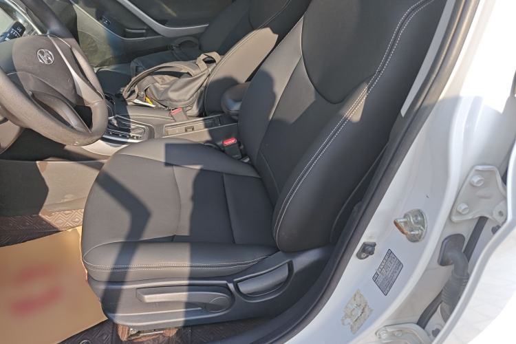 Used Hyundai Elantra (5th Generation / Langdong) 2015 1.6L Automatic Fashion Model