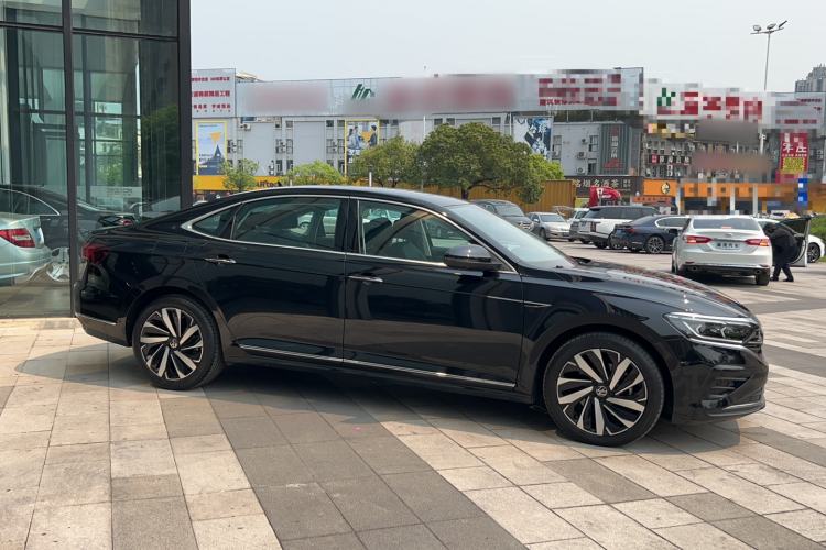 Used Volkswagen Passat 2024 380TSI Dragon Glory Edition Exterior 4