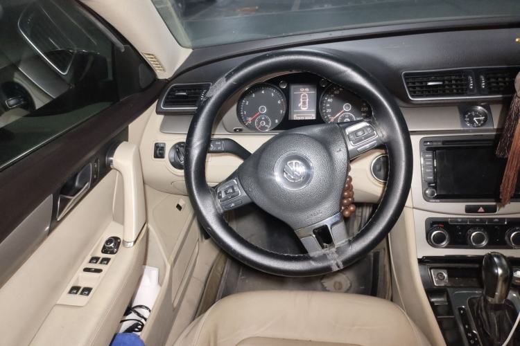 Used Volkswagen Magotan 2012 Revised Version 1.8TSI Leading Edition Steering Wheel