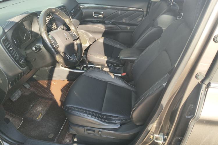 Used Mitsubishi Outlander 2019 2.0L Two-Wheel Drive Comfort Edition 5 Seats China V Standard
