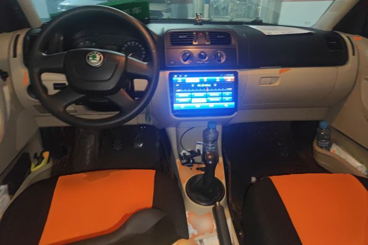 Used Skoda Fabia 2012 1.4L Manual Crystal Edition Center Console