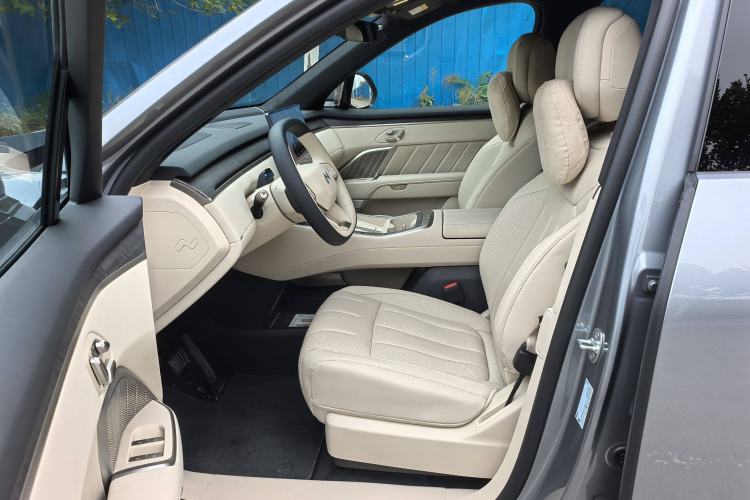 Used ONVO Luxeed L90 2025 Model—Max Six-Seater Version
