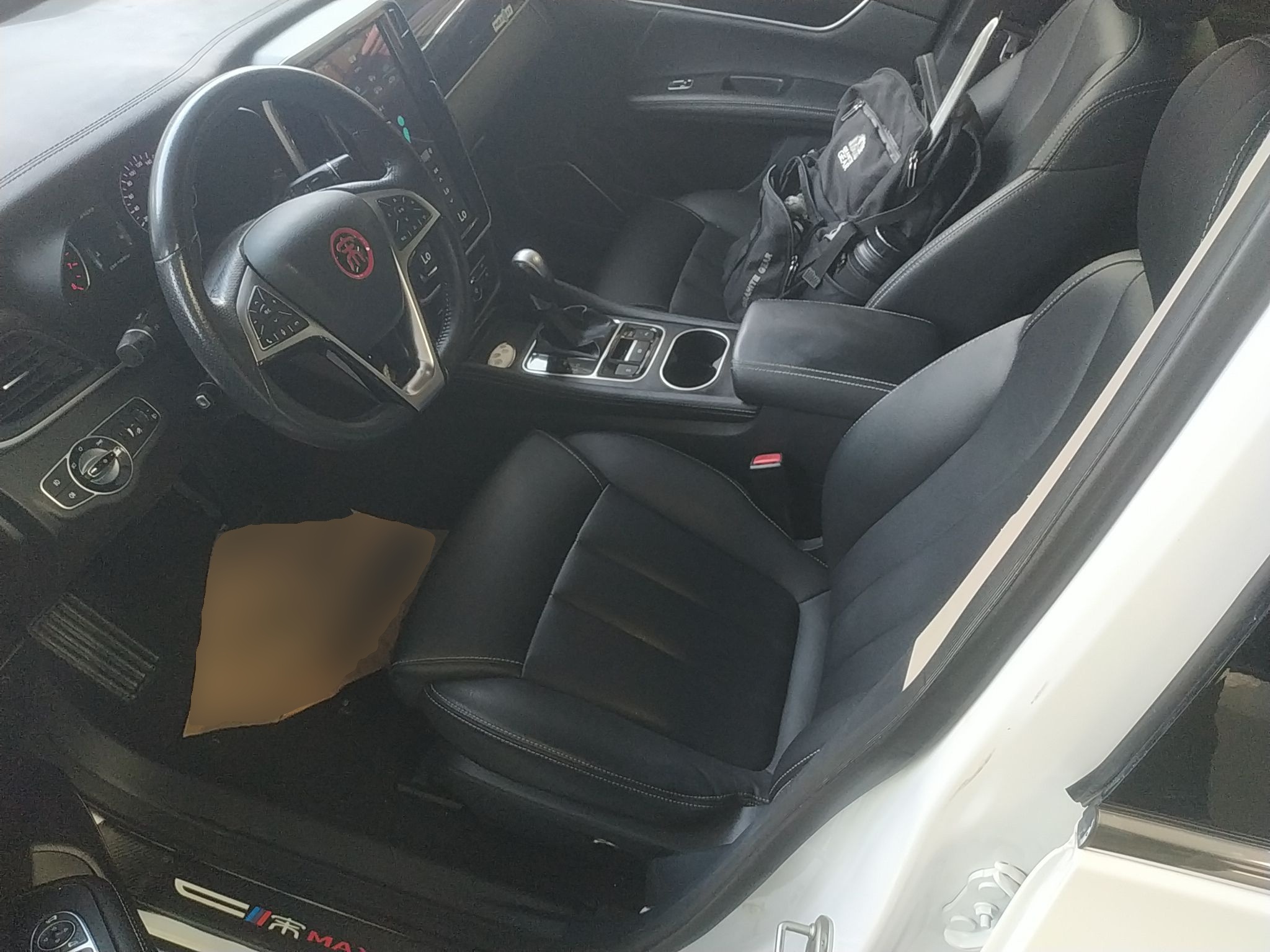 Переднее сиденье в автомобиле