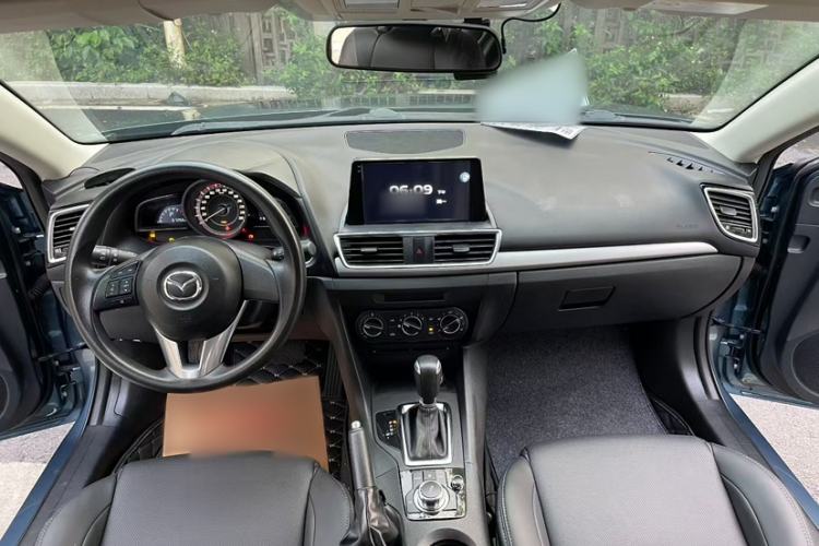 Used Mazda 3 Axela 2016 Sedan 1.5L Automatic Comfort Model Interior 5