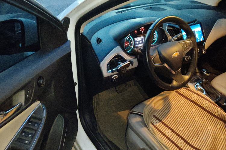 Used Chevrolet Cruze 2015 1.4T DCG Luxury Edition Driver Seat