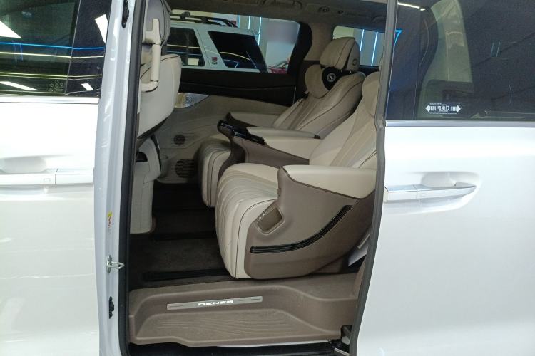 Used Denza D9 2022 DM-i 1040 Prestige Model