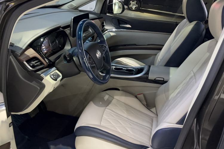 Used Buick GL8 2022 Land Business Class 652T Luxury Model Left Front Seat