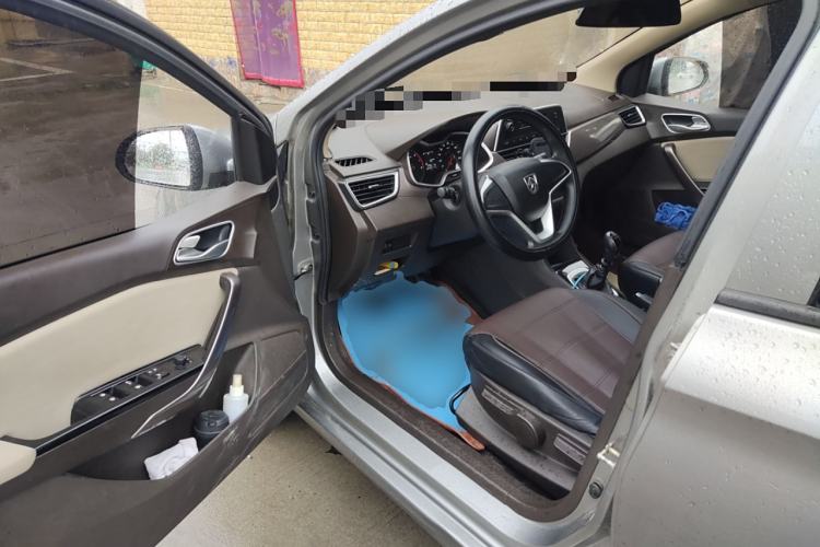 Used Baojun 310W 2017 1.5L Manual Comfort Version China VI Emission Standard Driver Seat