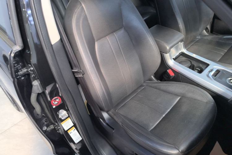 Used Land Rover Discovery Sport 2018 240 PS SE Version Right Front Seat