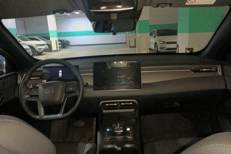 Used BYD Qin PLUS 2025 EV Smart Drive Edition 510KM Leading Model Center Console