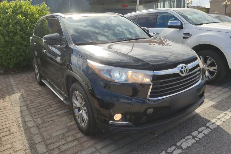 Used Toyota Highlander 2015 2.0T Two-Wheel Drive Elite Edition 5 Seats Front Right 45 Deg