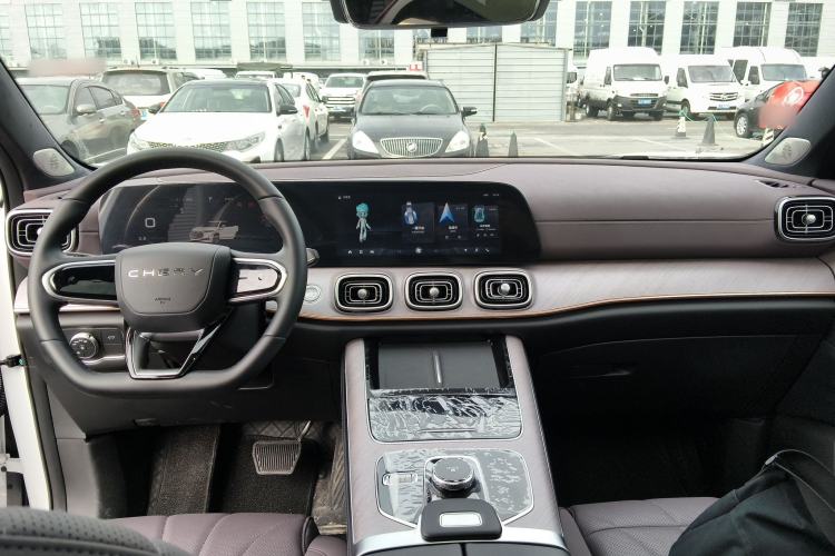 Used Chery Tiggo 9 2025 2.0T Automatic Two-Wheel Drive Luxury Edition 5 Seats Center Console