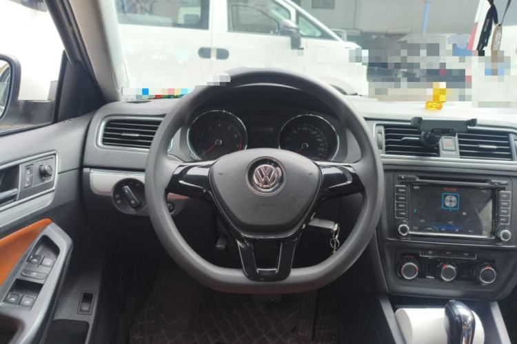 Used Volkswagen Sagitar 2015 1.6L Automatic Fashion Model Steering Wheel