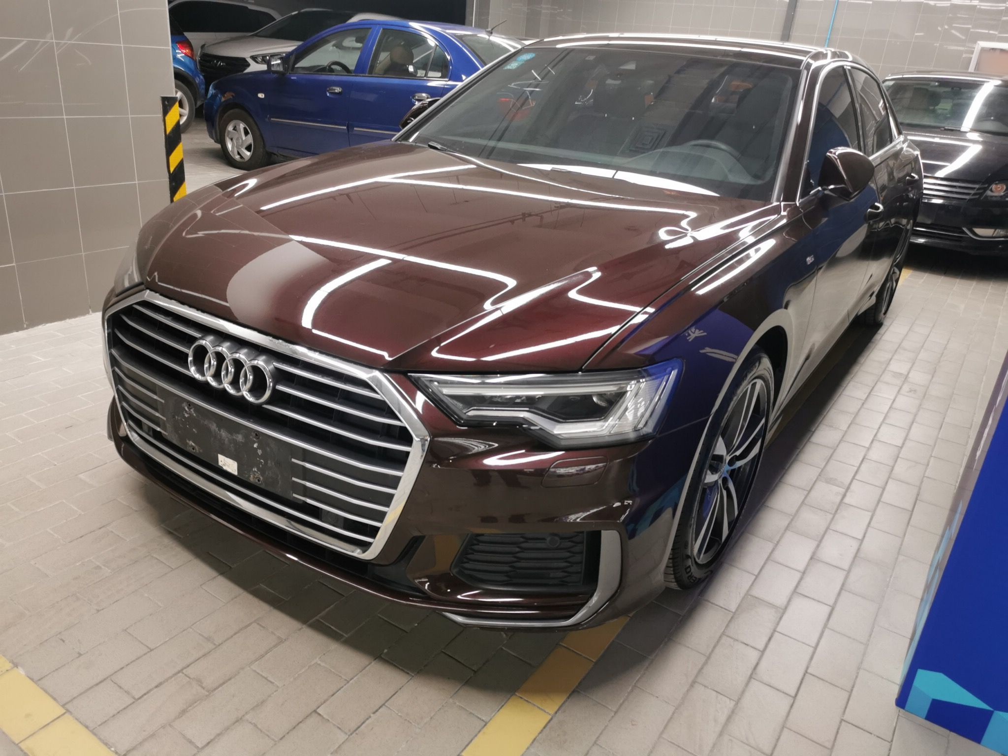 Под передней частью автомобиля