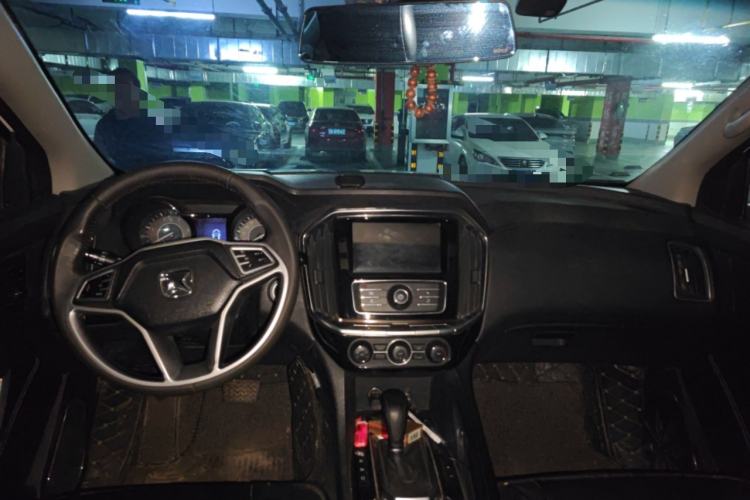 Used JMC Yusheng S350 2017 2.0T Automatic 2WD Diesel Luxury Version with Sunroof 5 Seats
