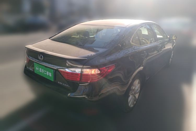 Used Lexus ES 2013 300h Elite Edition