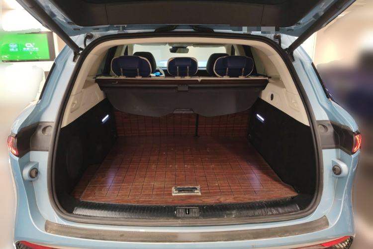 Used VOYAH FREE 2021 Four-Wheel Drive Standard Range-Extended Exclusive Luxury Package Trunk