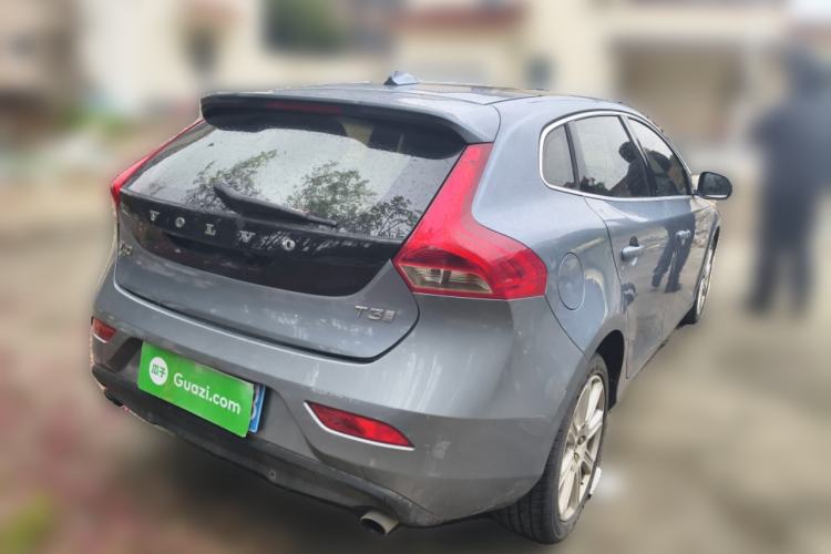 Used Volvo V40 2017 T3 Zhiya Edition Rear Right 45 Deg