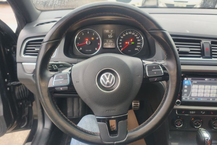 Used Volkswagen Lavida 2014 1.4TSI DSG Sport Edition
