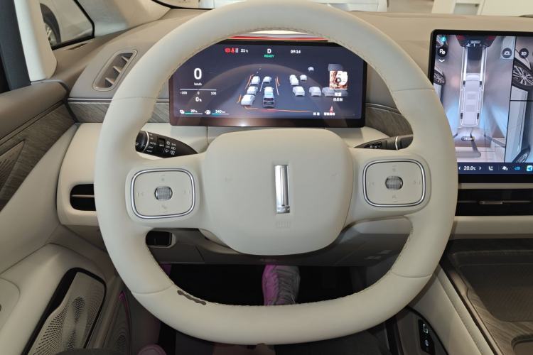 Used Wey Gaoshan 2025 Four-Wheel Drive Alpine 9 Steering Wheel