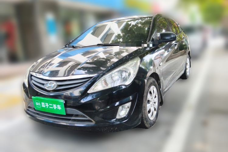 Ojetý Hyundai Verna (older generation) 2010 Sedan 1.4L Manual Comfort GS