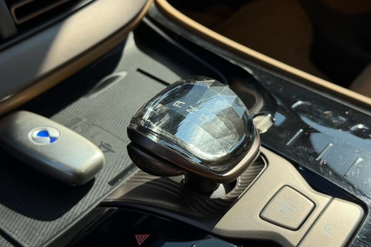 Used Denza D9 2022 EV 600 Four-Wheel Drive Flagship Model