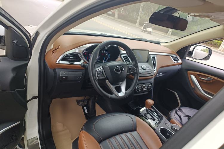 Used Soueast DX7 2015 1.5T Automatic Prestige Model Center Console