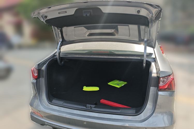 Used Roewe i5 2026 Model 1.5L Manual Comfort Version Trunk