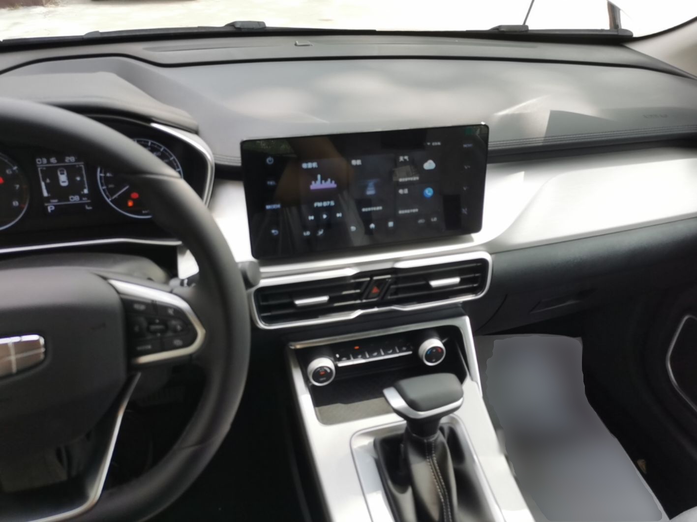 Geely Auto Coolray 2025 1.5L CVT Super Edition — снимка 12