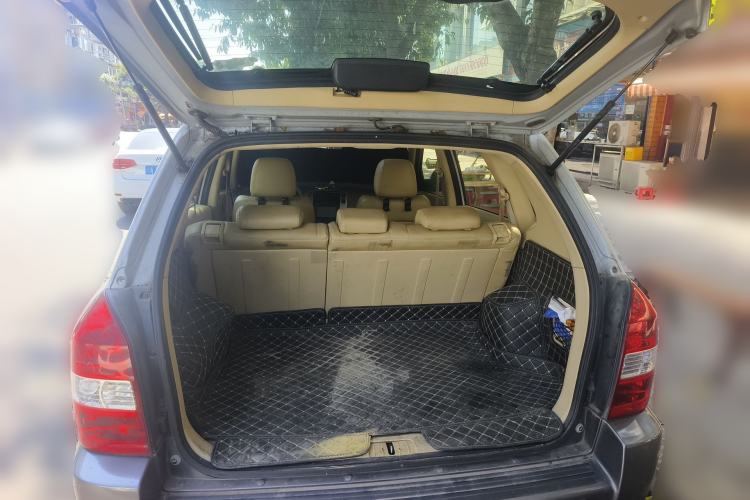 Used Hyundai Tucson 2009 2.0L Automatic Two-Wheel Drive with Sunroof Trunk