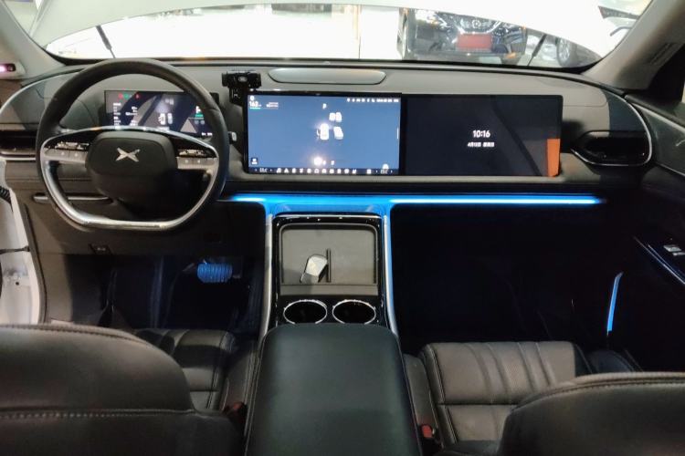 Used XPeng G9 2022 570 Plus Center Console