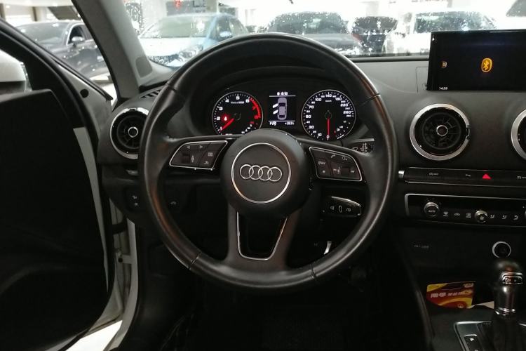 Used Audi A3 2019 Limousine 35 TFSI Fashion Edition China VI Emission Standard Steering Wheel