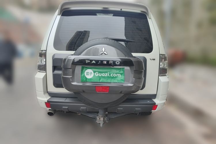 Used Mitsubishi Pajero 2015 3.0L Automatic Luxury Version China IV Standard Rear