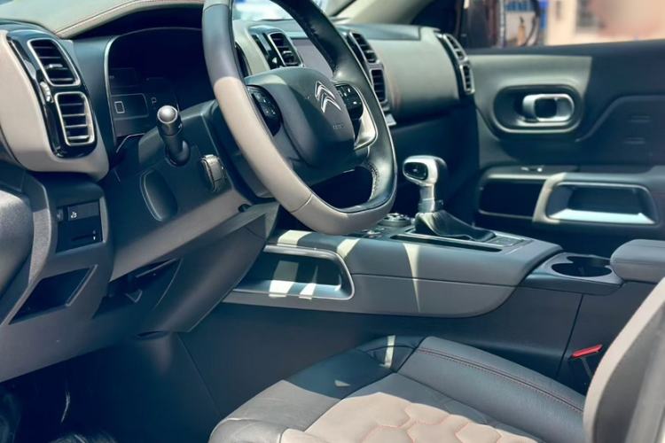 Used Citroen C5 AIRCROSS 2017 350THP Luxury Model Interior 2