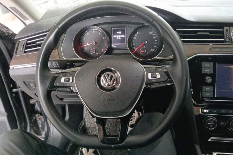 Used Volkswagen Magotan 2019 330TSI DSG Luxury Version China VI Standard Steering Wheel