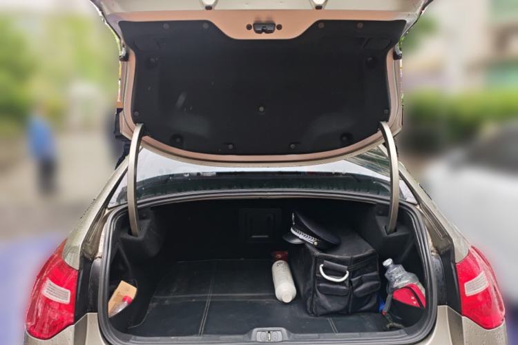 Used Citroen C5 2014 1.6T Automatic Prestige Model Trunk